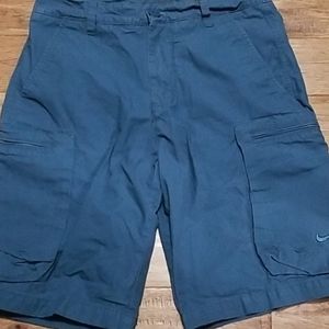 Nike cargo shorts size 30